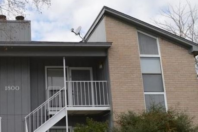 Street view - 1 BED/1BATH APARTMENT Available AUGUST 2025