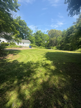 Large yard - 6 Bedrooms- Great Location House