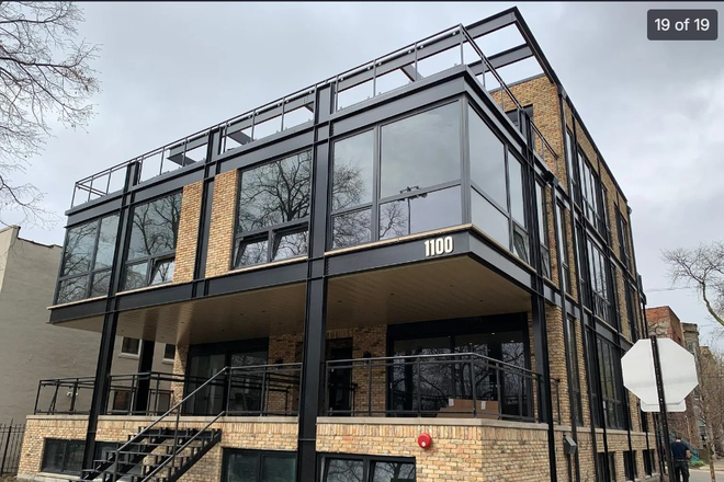 Apartment Building outside looking - One Bedroom sublease for summer (5-10 walking distance to UIC campus) Apartments