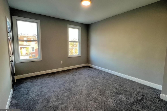 Bedroom, Entrance - Residential Room Townhome