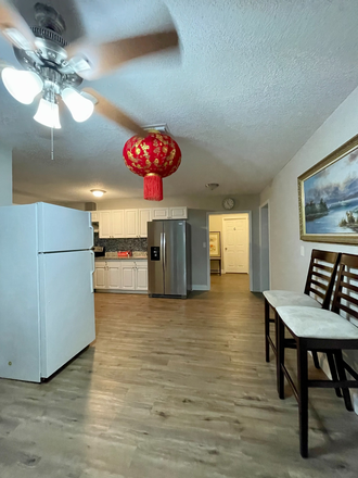 Living room - Quiet & Clean Fully Furnished Private Rooms Available – Ideal for UCF/ Valencia College Students House