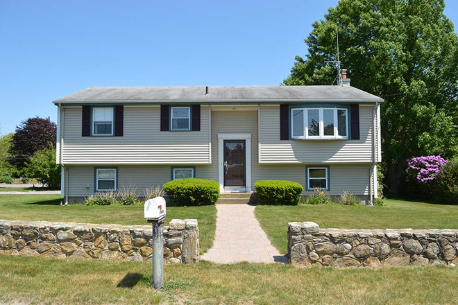 front of house - 2 Karen Ann Drive Narragansett, RI House