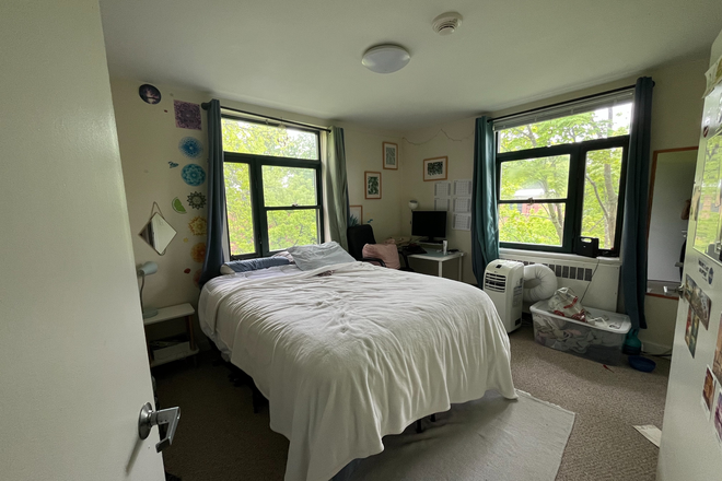 this would be your bedroom - 1bedroom in 2 bd/1bath in HUH Botanic Gardens