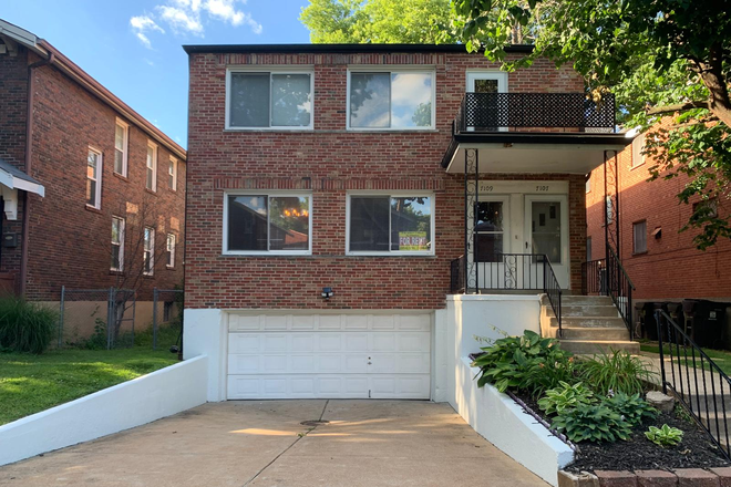 Outside Street View - 2BD Duplex w/ Private Garage Spot — Minutes to WashU