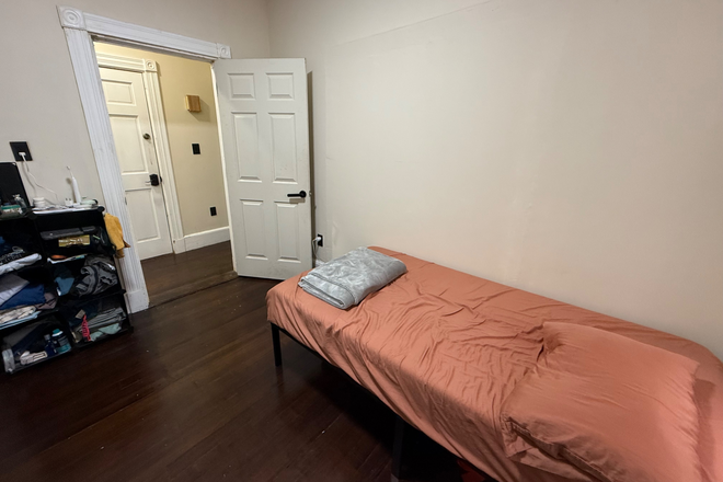 Room 1 - 2 Private Rooms available in Jamaica Plain!! Apartments