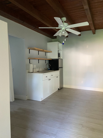 kitchenette - Efficiency/Studio in South Miami, walk to UM, available House