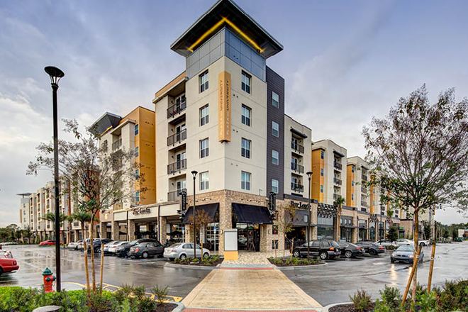 Apartment outside - Plaza 4x4 Room Male $999/month + $500 bonus and no sublet fee