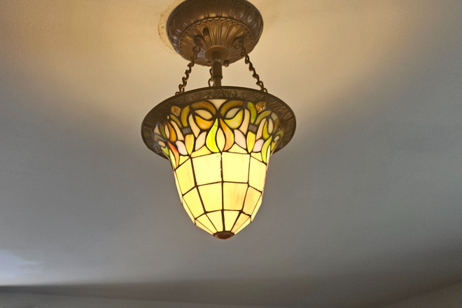 ALL BEDROOMS HAVE THIS CUTE CEILING LIGHT - Near the Lake in Euclid House