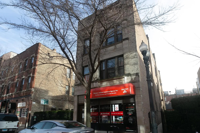 outside view (pls look at zillow for full view) - Nice Apartment near Campus