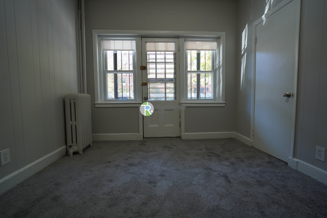 1 - AVAIL NOW-Awesome Brighton 1 bed Split, H/HW inc, NO FEE! Apartments