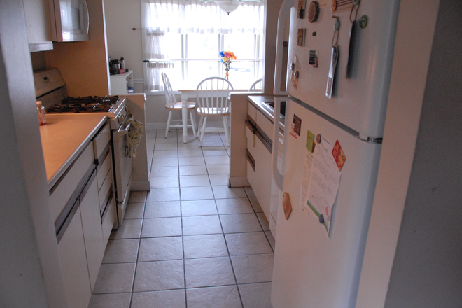 Kitchen - Rooms in a Nearby Rental House for UMD students