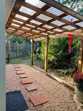 Standing at front door, looking out into Yard - Private Tiny Home near Downtown Charleston-laundry and parking