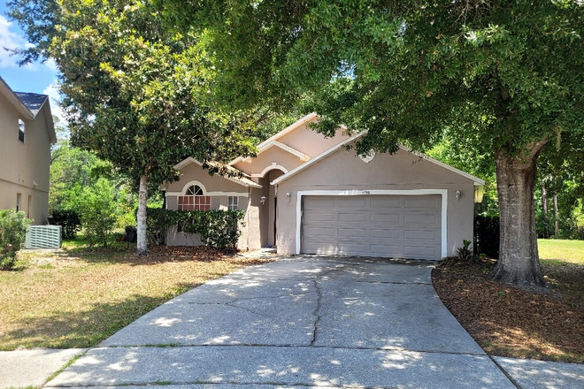 Front of the home - 3BR/2BA home w/2 car garage directly behind UCF in the Regency Park available starting August 1st.