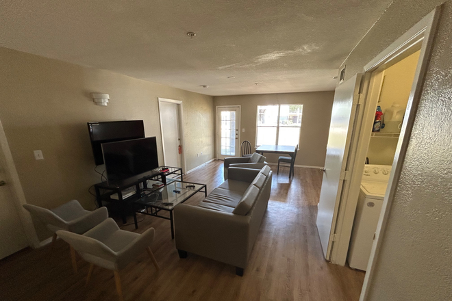 Living room - The London, private room in 4x4 Apartments