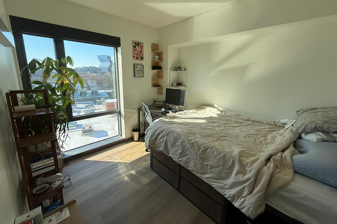 Bedroom - On-campus Graduate Junction W88 9th-floor summer sublet. room in 4b2b. May 17 - Aug 22 preferred