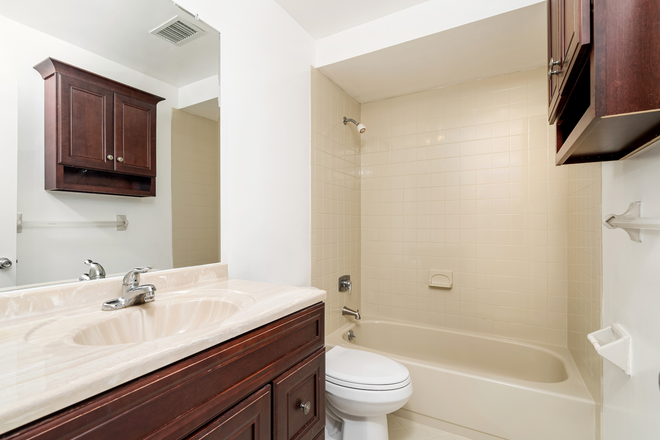 Bathroom - 2BR condo-Cynthia Ct-Princeton