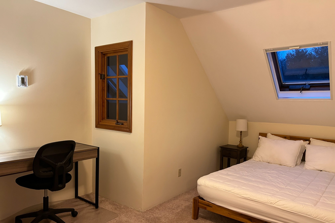Bedroom - Beautiful Room, Gorgeous House, TWO FULL BATHS. FREE LAUNDRY, INCL ALL UTILITIES, 20 min to U.MASS