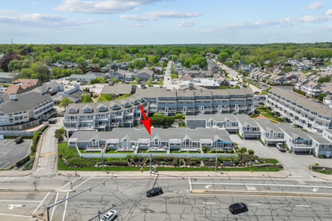 Middle unit - 19 Beach Street Narragansett, RI 02882 Condo