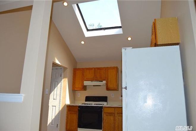 Photo - Large 7 bedroom home two blocks from campus