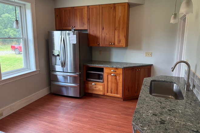 Kitchen - Updated Farmhouse 11 Minutes from VT Law