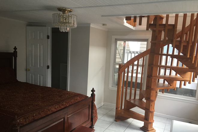 Bedroom with own private entrance and $800 if private and $500 if shared - FULLY FURNISHED HOUSE W/PRIVATE/SHARED ROOMS NEAR CAMPUS, FOR MALE STUDENTS OR WORKING MALES
