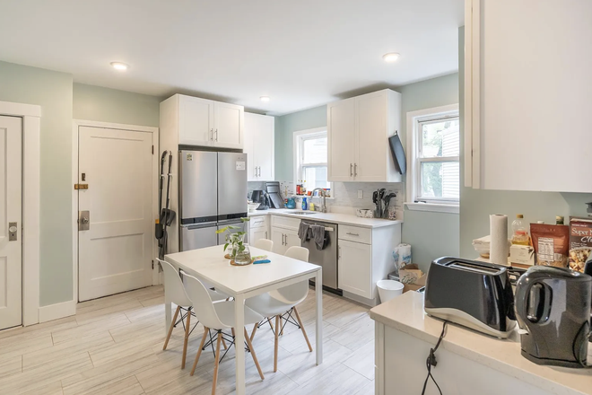 Kitchen - Bright and spacious sublet in Inman Square (June-Sep, dates flexible) Apartments