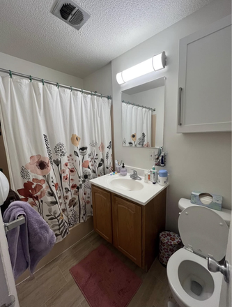 bathroom - Rolling Green Apartments