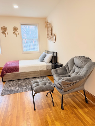 Bedroom, Suite 2a - Private Bedroom & Bath - Healthcare Professionals and Students - Near UMMC Townhome