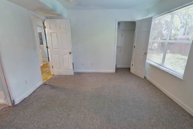 Bedroom - Jefferson Park Ave Apartment - Walk Anywhere in 10 Minutes