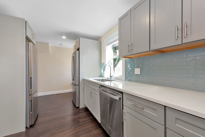 Kitchen - Modern 6-Bedroom Duplex with Ensuite Baths & Central A/C Duplex