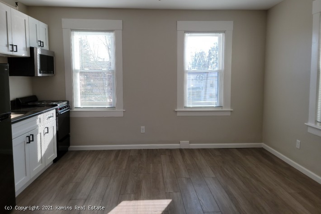 Studio - Perry Apartments - Studio