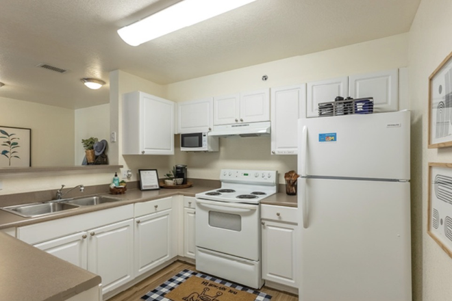Kitchen - The Summit Apartments