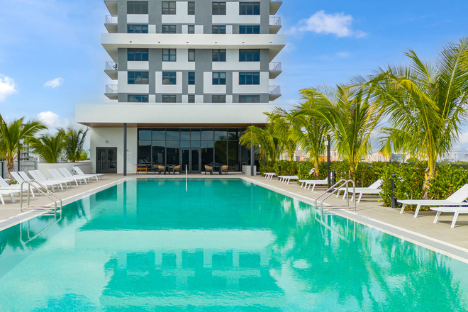 pool - Grove Central Apartments