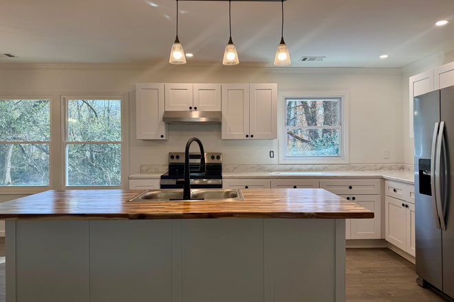 Kitchen - New Fully Renovated Triplex | 2 Bdrm | 2 Bth | Office in Decatur | Eastlake | Oakhurst Area Triplex