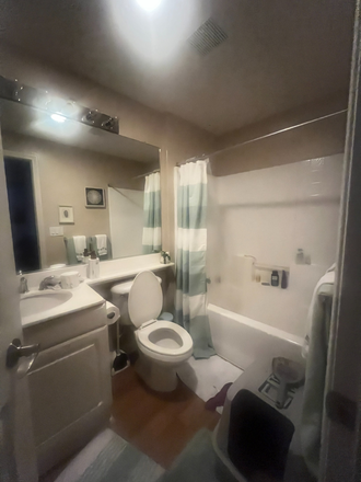 bedroom bathroom - Villa Siena, 5-7 min from campus Apartments