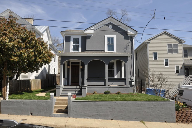 Exterior - 3 bed 2.5 bath beautifully renovated house with yard near UVA hospital available available July 20