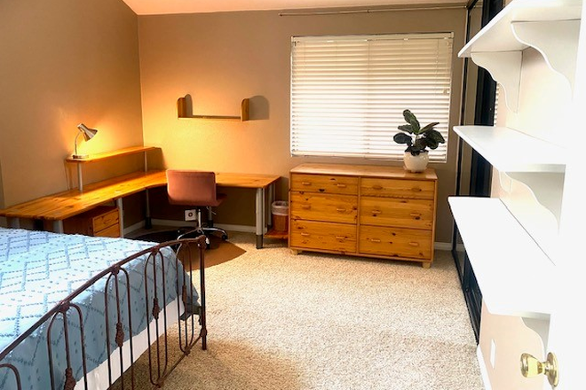 Bedroom 1, queen sz bed - Female only/lrg PRIVATE bdrm avail. Sept. 1st