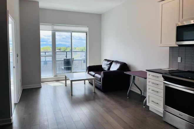 living room - Two floors condo with 3 bedrooms and 2 washrooms, laundry, dryer, and dishwasher in parkside