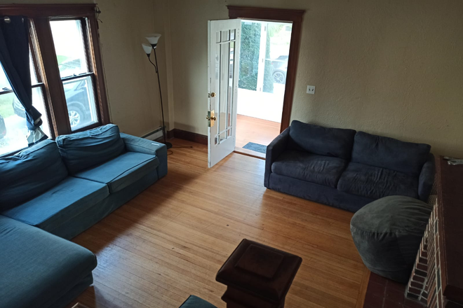 . - NO BROKER FEE - 2026-2027 - great 2 unit house on beautiful street near lower campus