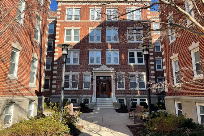 Entrance - Summer Sublet: Beautiful One-Bedroom Apartment in Cambridge