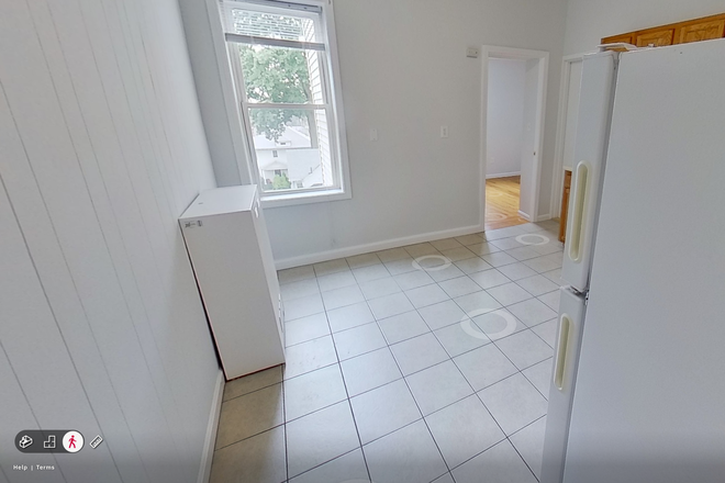 Hub Realty - Beautiful 2 bedroom with renovated kitchen and bath, free month rent Apartments