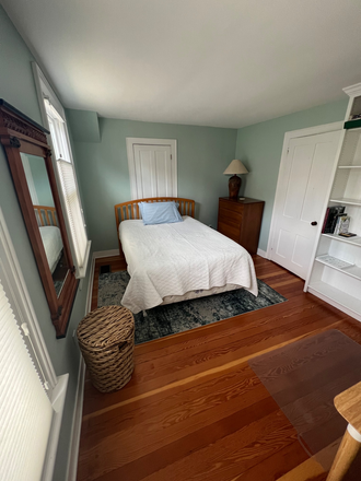 Bedroom - Looking for medical/graduate student to rent a room in my home