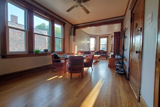 Formal dining/study/entertainment area - MINUTES/NEAR UIC/IIT/DEPAUL LOOP/DOWNTOWN CAMPUS, CHICAGO**(SHARED HOUSING/FOR RENT/AVAILABLE NOW) Apartments