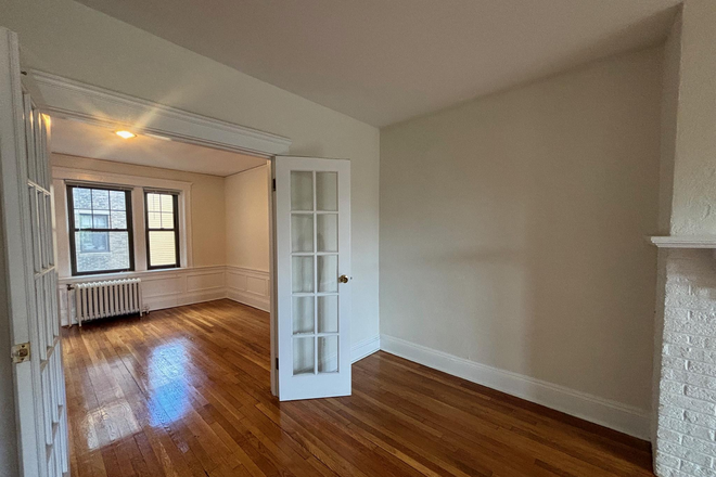 3 - Large and Charming 2 Bed Across the Street From the Law School! Apartments