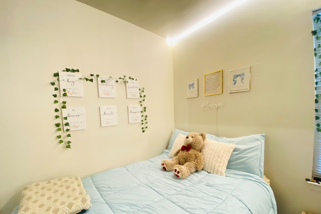 Current Bedroom setup - Summer Sublease (Female Preferred) Apartment (3b/3b) **UTLITIES PAID FOR**