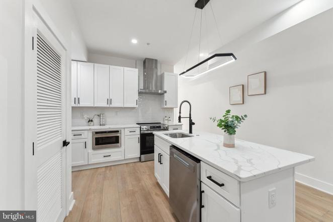Kitchen - Walking Distance to HU!