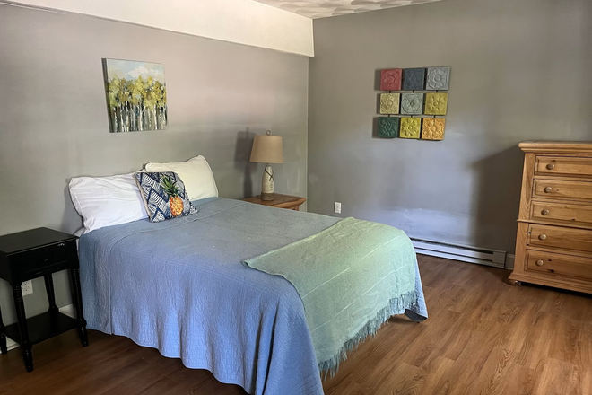 Bedroom - Private home near campus