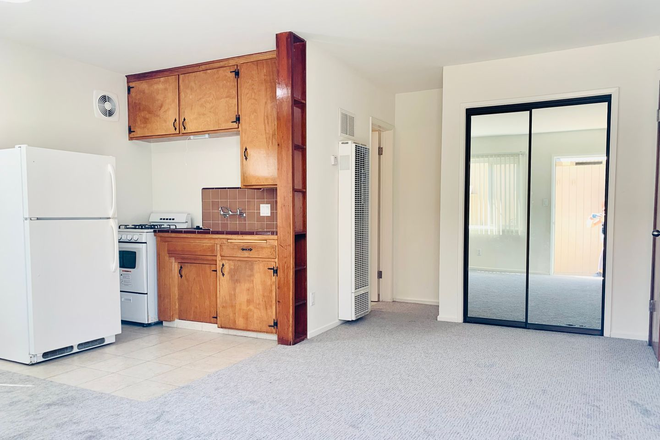 Photo - MISSION BEACH! BAY SIDE STUDIO WITH OFF-STREET PARKING! $1,795/MO Apartments