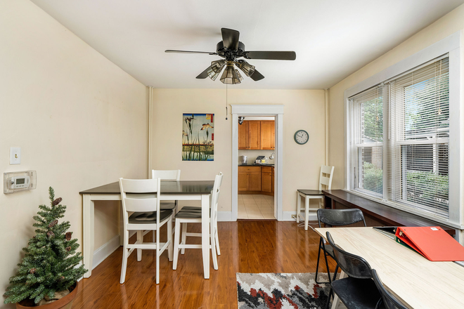 Dining area - Walkable to town at 96 Linden Lane Apartments