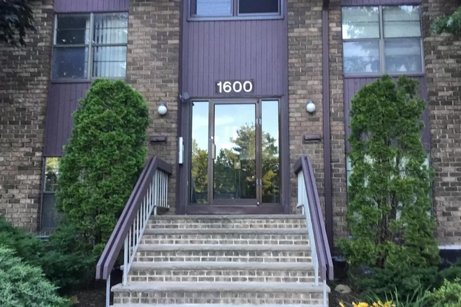 Entryway with Key - 1BR condo-Country Mill Dr-Cranbury